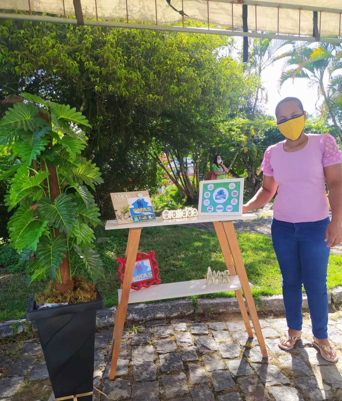 Prefeito homenageia as mulheres servidoras